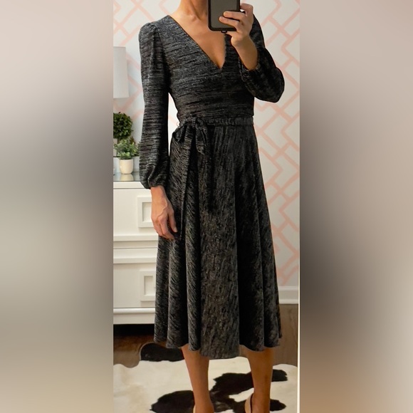 Alice & Olivia, NWOT, size 4, black/grey faux wrap dress - Picture 3 of 10